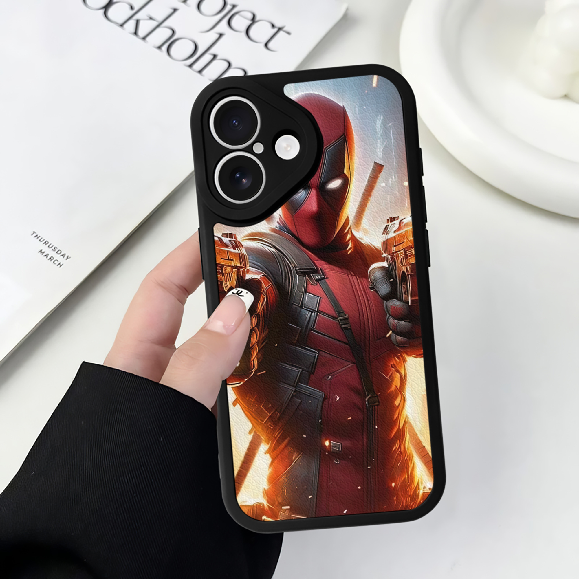 （画像用） Deadpool デッドプール 【iPhone 16シリーズ対応】シリコンスマホケース（レザー調） 材質：シリコン